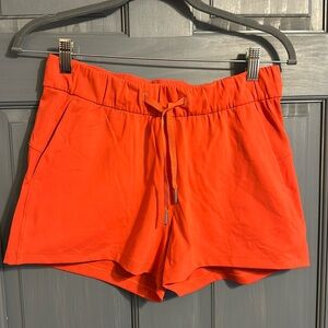 Lululemon On the Fly shorts 6 (2.5"seam)